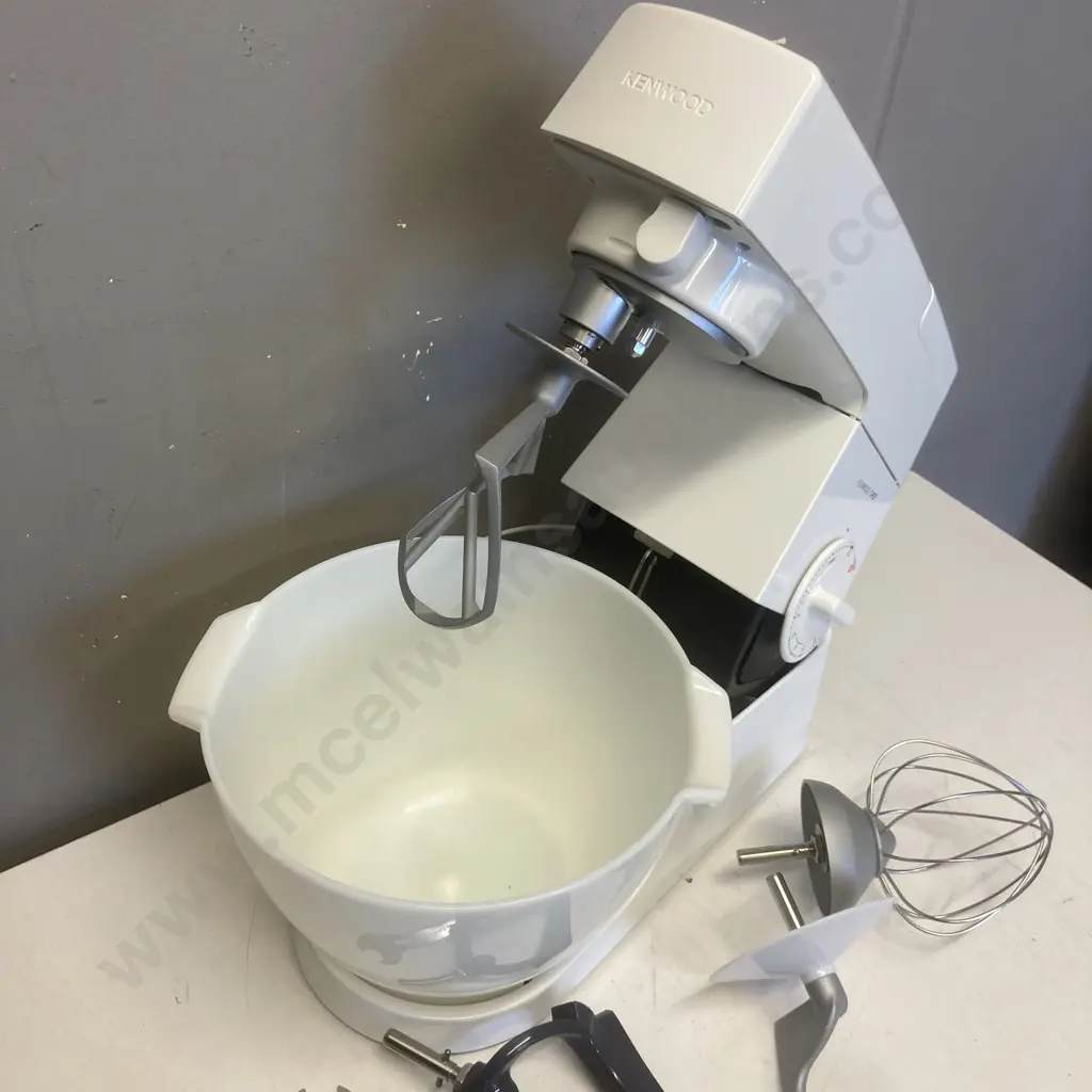 Kenwood Chef Classic KM330 (Stand Mixer) Unused Image 1++