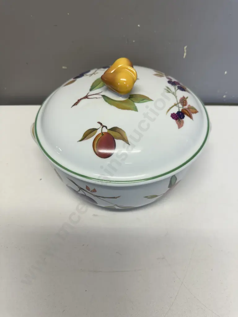 Royal Worcester Evesham Vale Lidded Casserole Dish Image 1++
