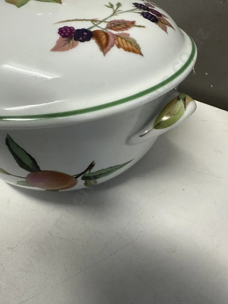 Royal Worcester Evesham Vale Lidded Casserole Dish Image 1++