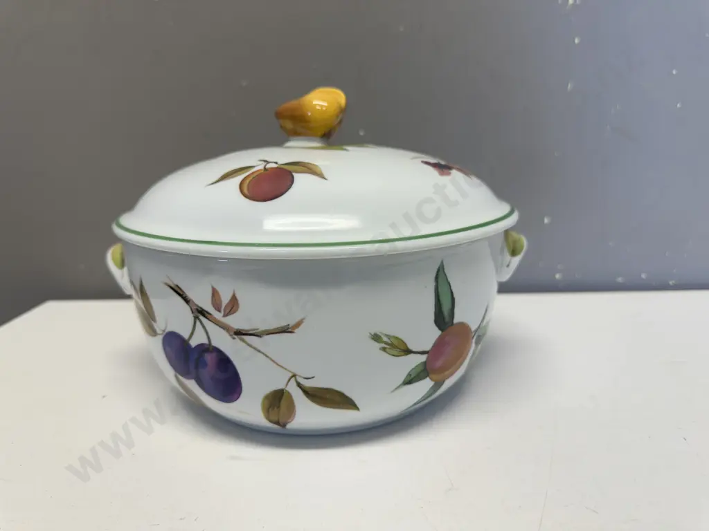 Royal Worcester Evesham Vale Lidded Casserole Dish Image 1++