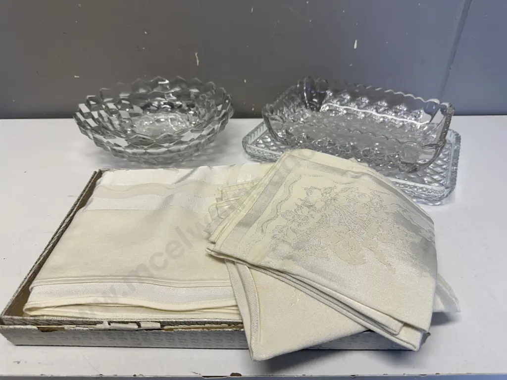 Vintage Boxed Linen & Cut Glass Items Image 1++