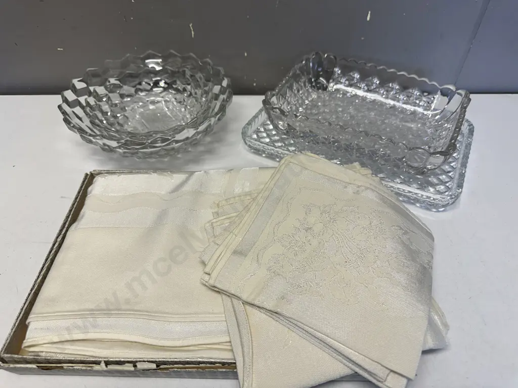 Vintage Boxed Linen & Cut Glass Items Image 1++