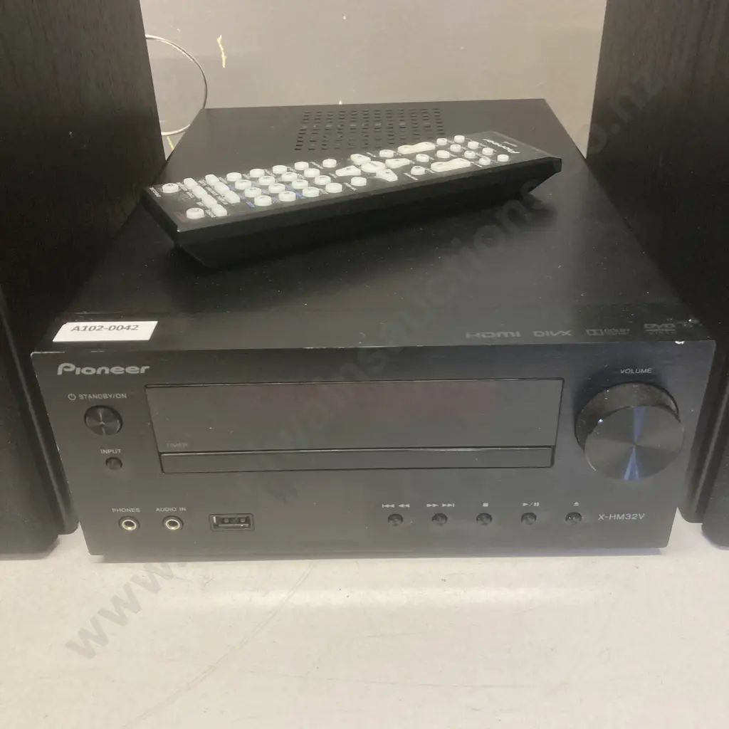 Pioneer Micro HiFi System DVD Model X-HM32V-K With Remote Control Image 1++
