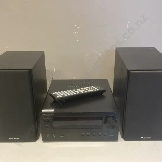 Pioneer Micro HiFi System DVD Model X-HM32V-K With Remote Control