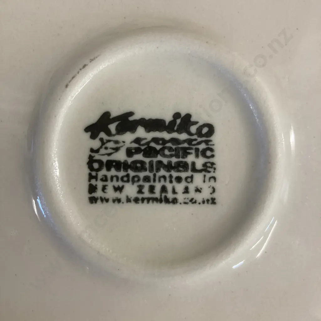 Pair of Kermiko (New Zealand) Pukeko Triangular Plates Image 1++