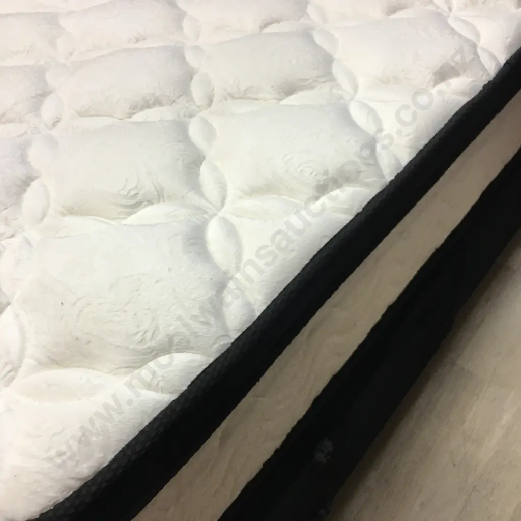 Slumberzone AtDark  King Size Bed, Split Base Image 1++