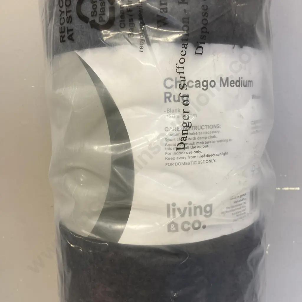 Living & Co Chicago Medium Rug, Black 120 x 180cm Image 1++