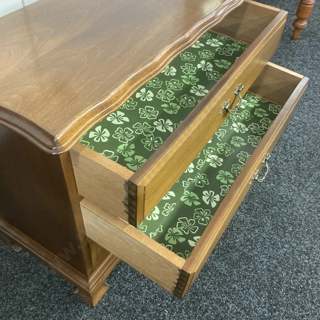 Mahogany 3 Drawer Lowboy. H57 W74 D34cm Image 1++