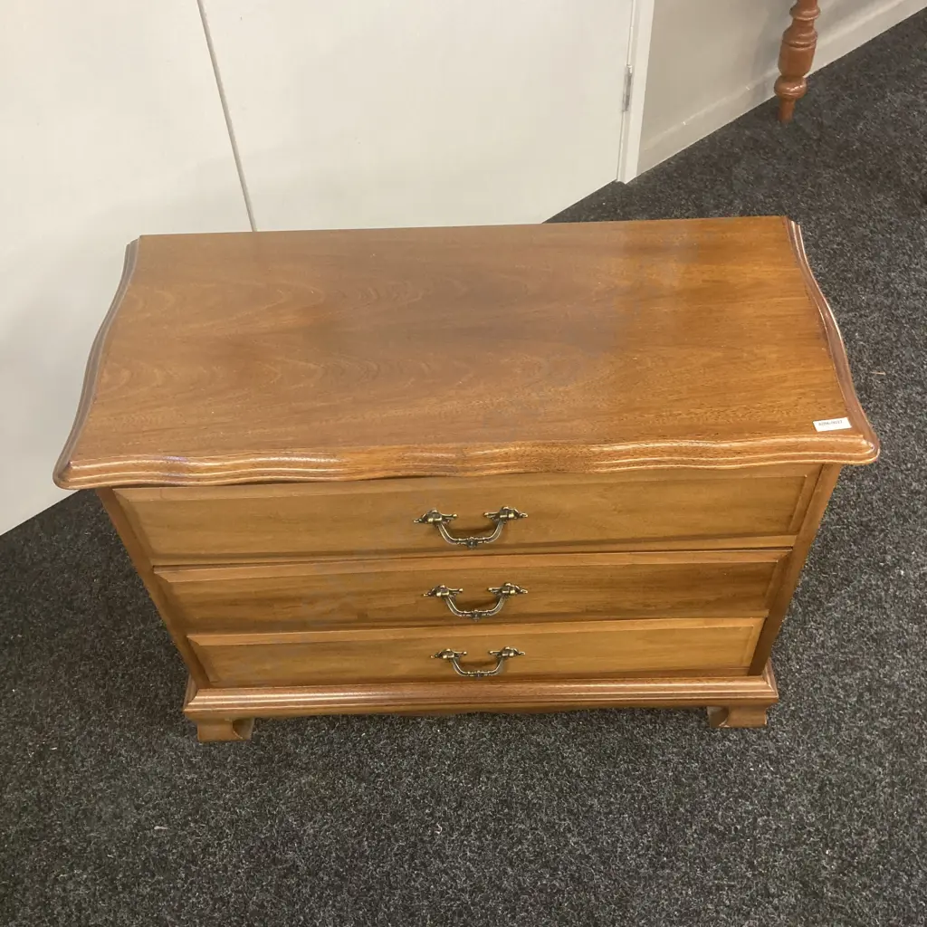 Mahogany 3 Drawer Lowboy. H57 W74 D34cm Image 1++
