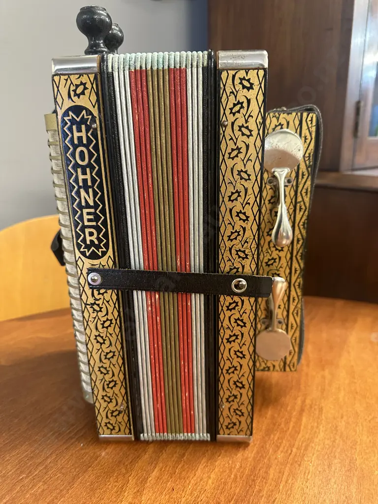 Small Vintage M.Hohner Accordion Image 1++