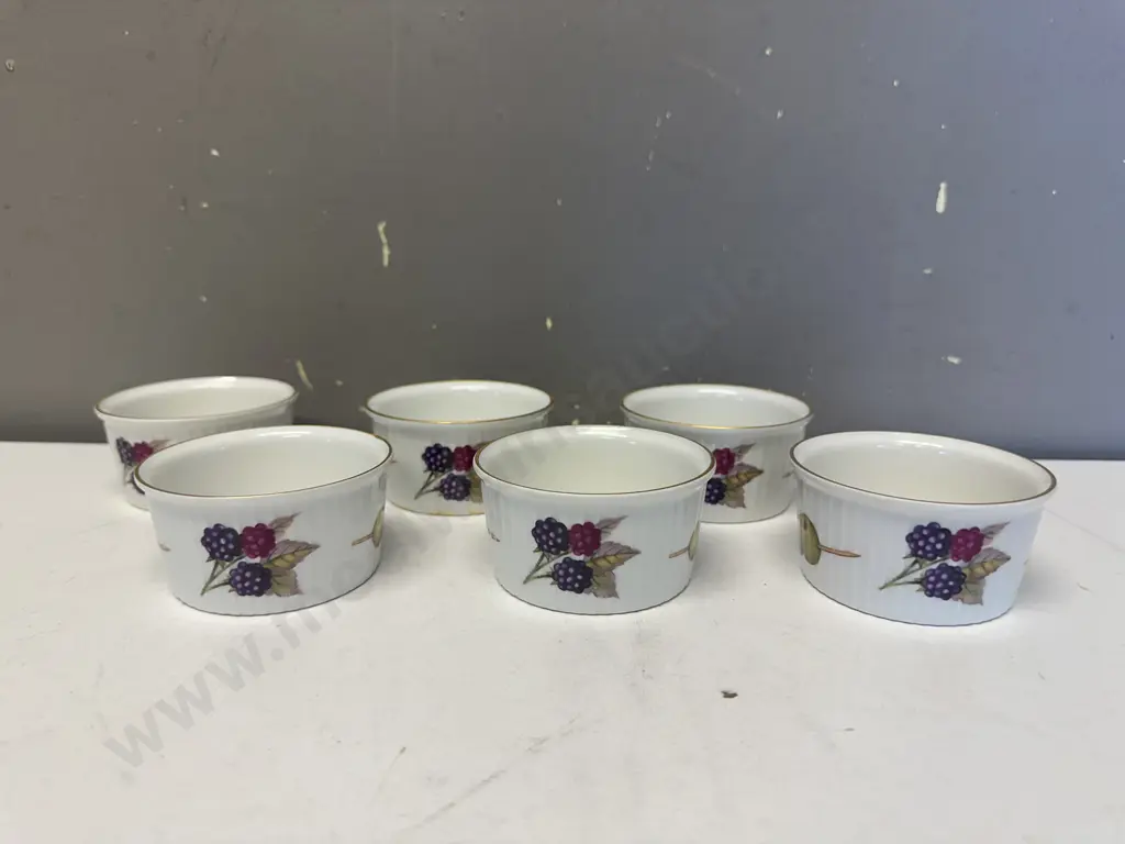 Set Of Six Royal Worcester Evesham Gold Edge Ramekins Blackberry & Leaf Image 1++