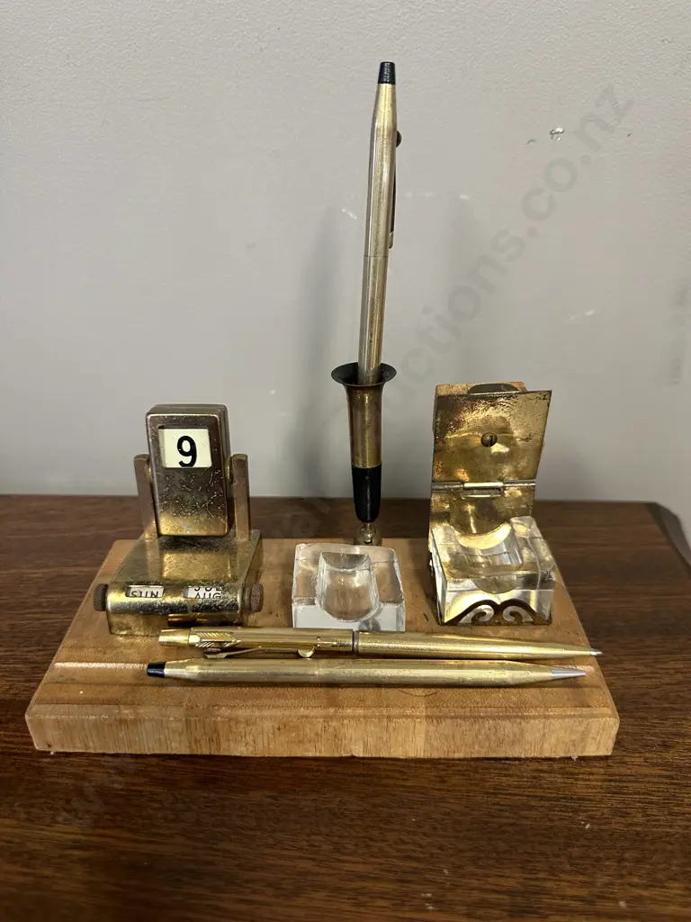 Vintage 1950s Flip Perpetual Calendar Desk Writing Set Image 1++