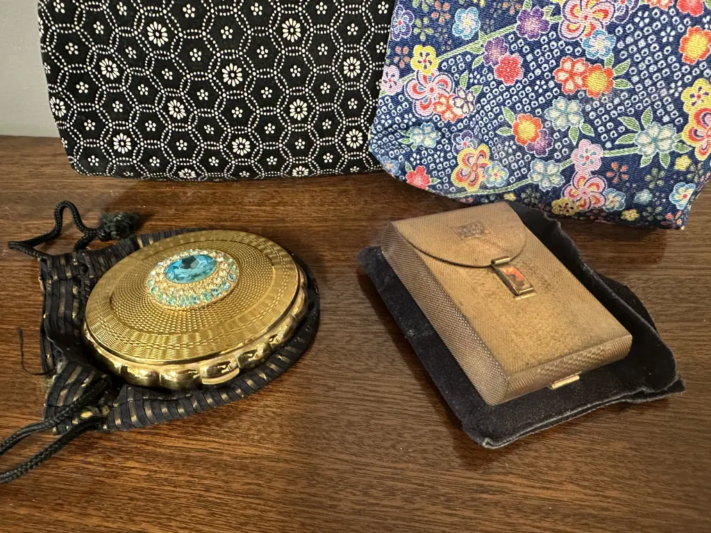Vintage Powder Compacts And Cosmetic Bags Image 1++