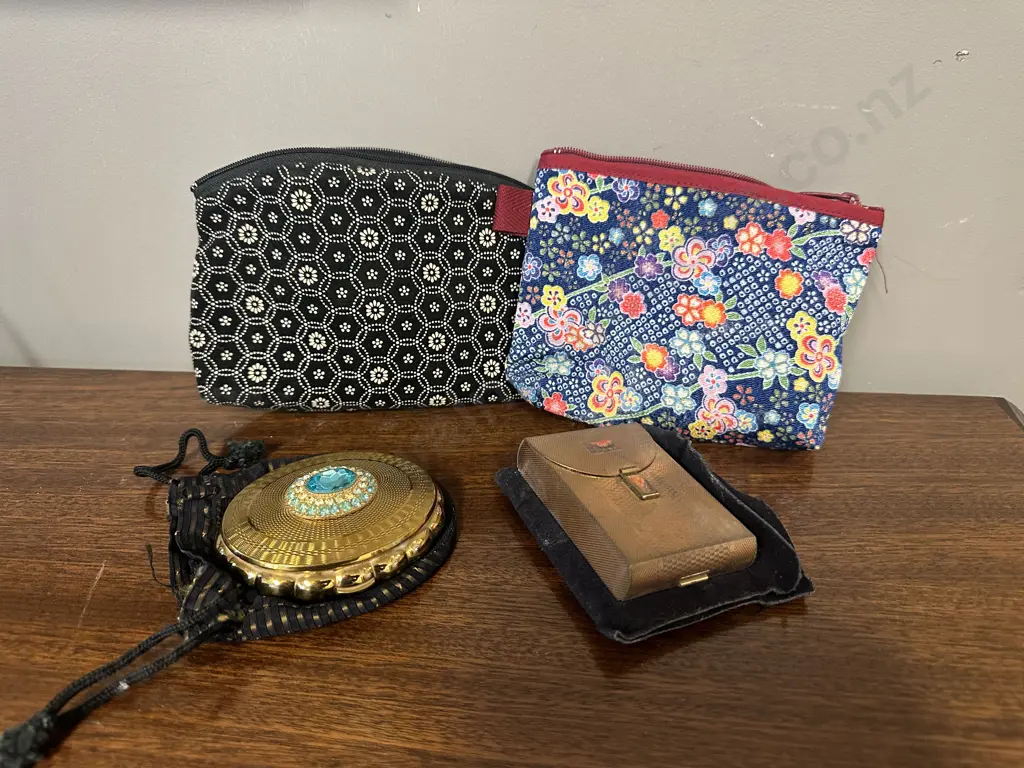 Vintage Powder Compacts And Cosmetic Bags Image 1++
