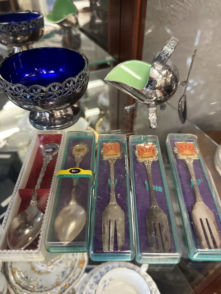 Edmonds Collectors Forks & Silverware Etc Image 1++
