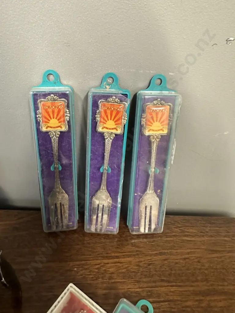 Edmonds Collectors Forks & Silverware Etc Image 1++