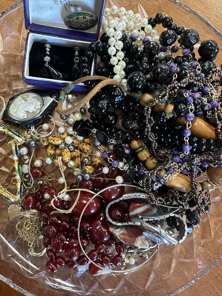 Selection Of Costume Jewellery Including Seiko Watch, Earings Etc Image 1++