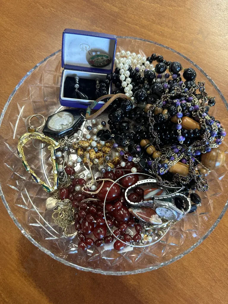 Selection Of Costume Jewellery Including Seiko Watch, Earings Etc Image 1++