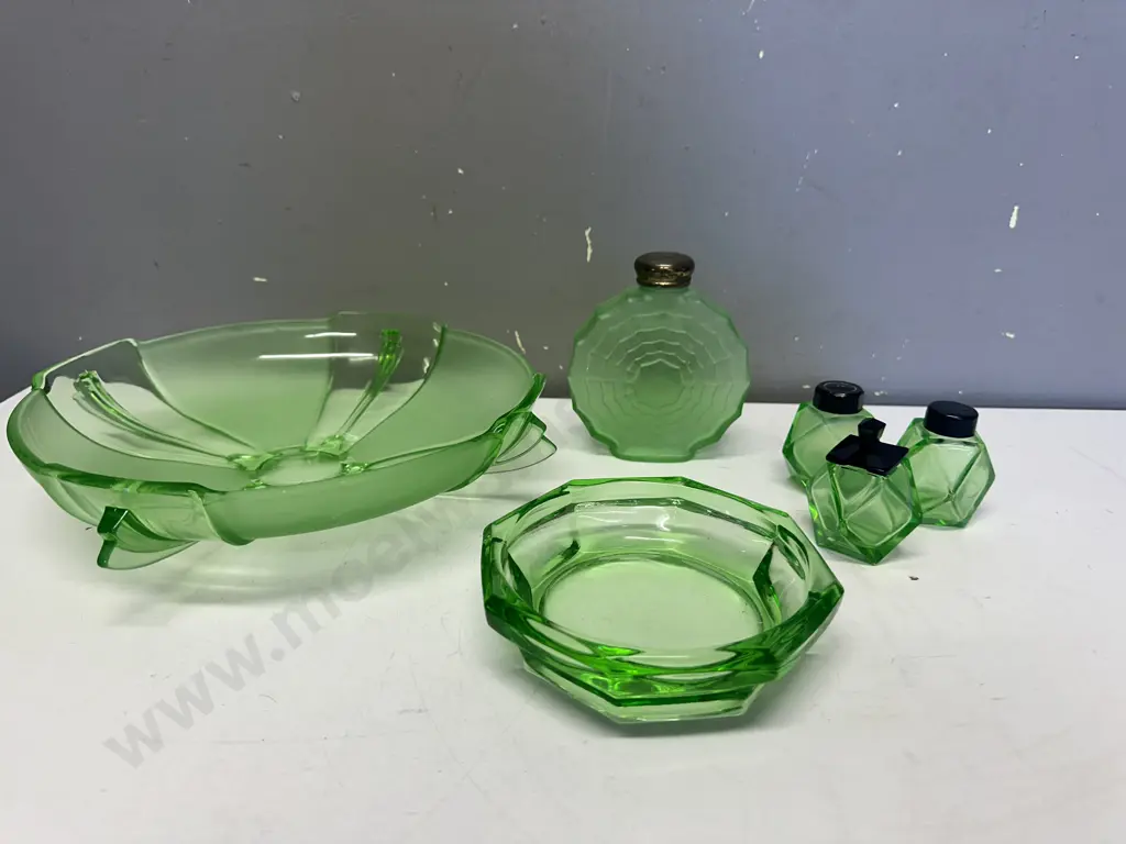 Art Deco Green Glass Fruit Bowl, Condiments Etc Image 1++