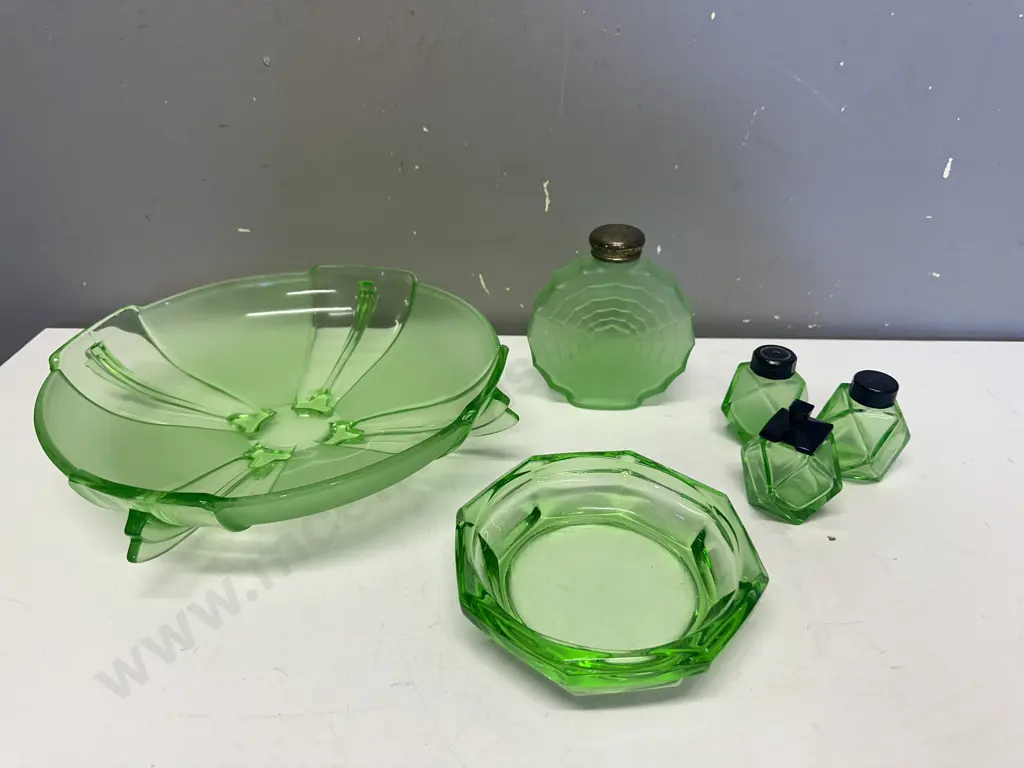 Art Deco Green Glass Fruit Bowl, Condiments Etc Image 1++