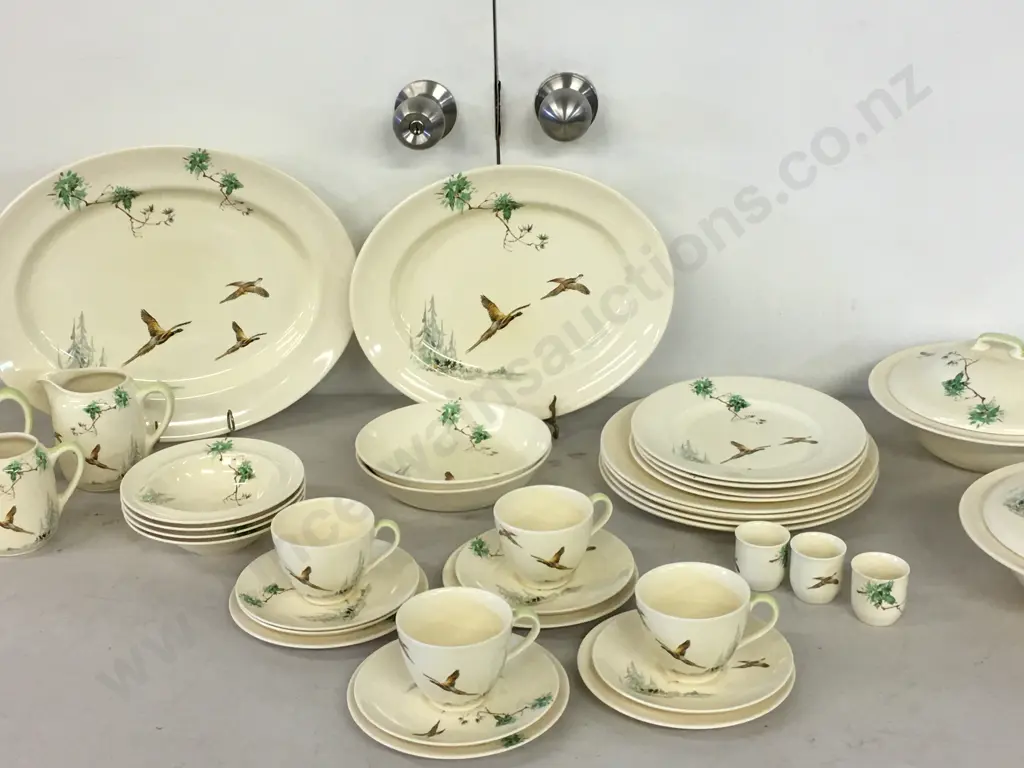 Royal Doulton 'The Coppice' Dinner Ware D5803 Image 1++