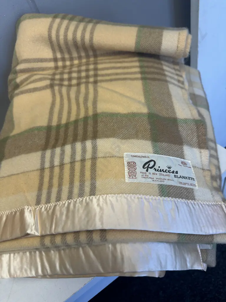 Pair of Single Woollen Blankets Onehunga Princess Tan / Brown & Green With Satin Trim Image 1++