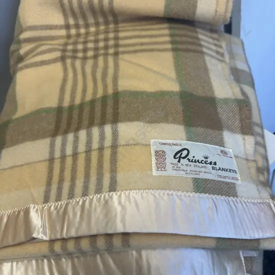 Pair of Single Woollen Blankets Onehunga Princess Tan / Brown & Green With Satin Trim