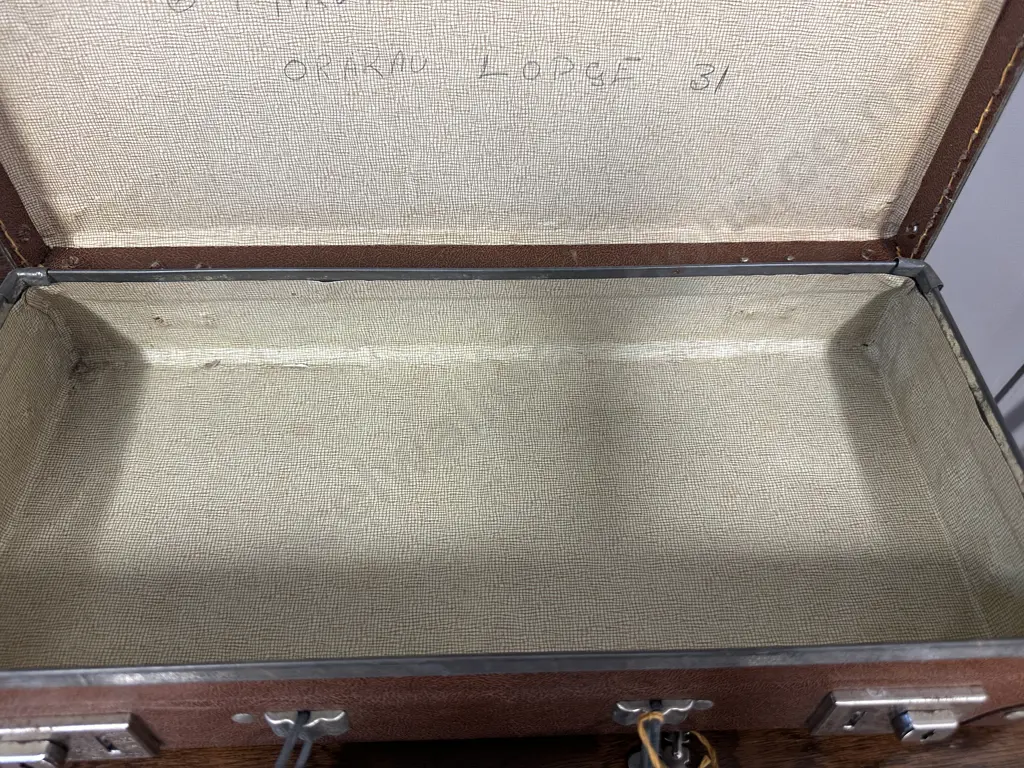 Small Vintage Leather Case With Keys H8,W44,D20cm. Image 1++