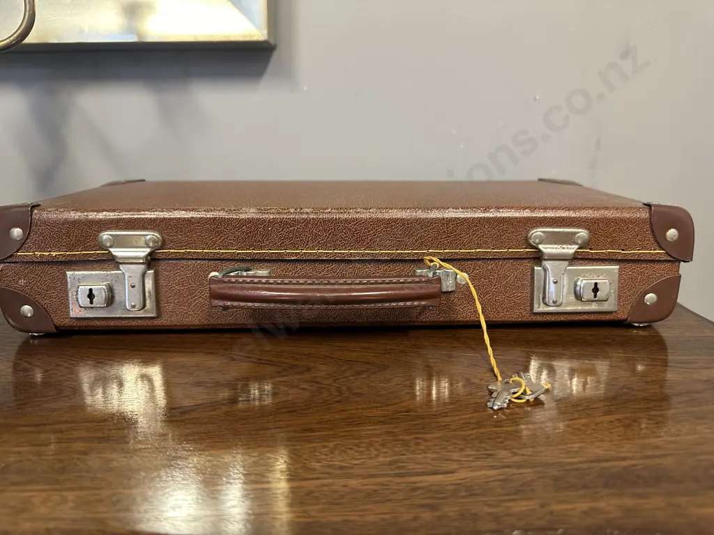 Small Vintage Leather Case With Keys H8,W44,D20cm. Image 1++