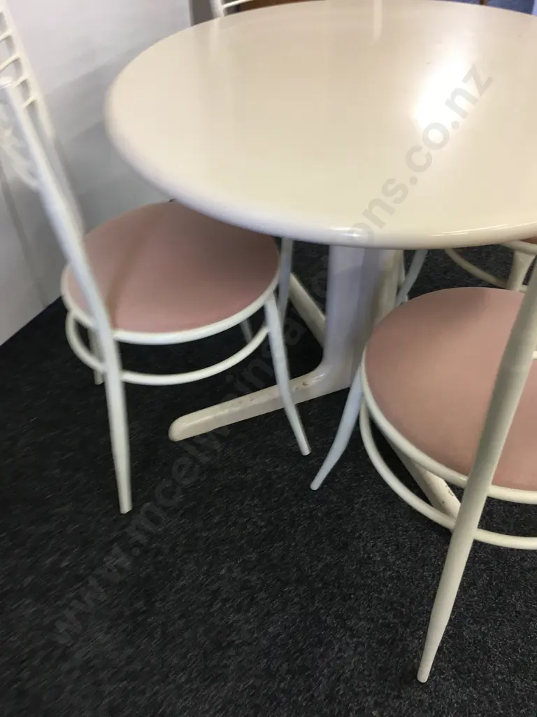 White Lacquered Round Table 72 x 90cm With 4 White Metal Chairs Image 1++