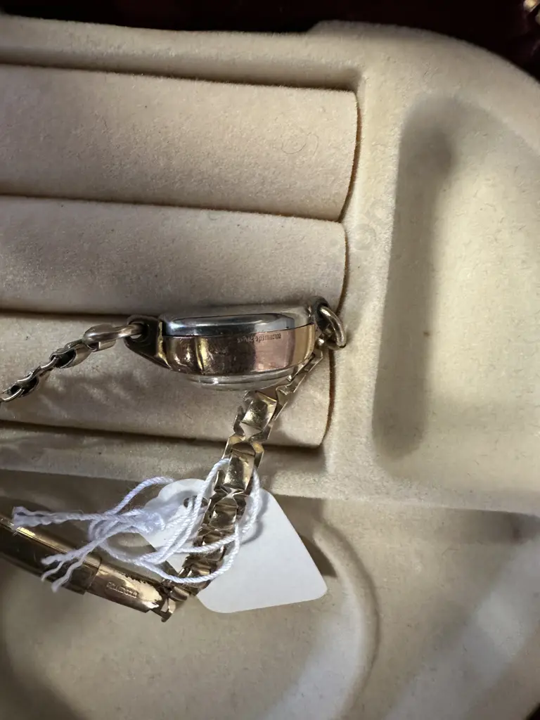 Vintage Ladies Unicorn Watch Stamped 17 Jewels  Image 1++