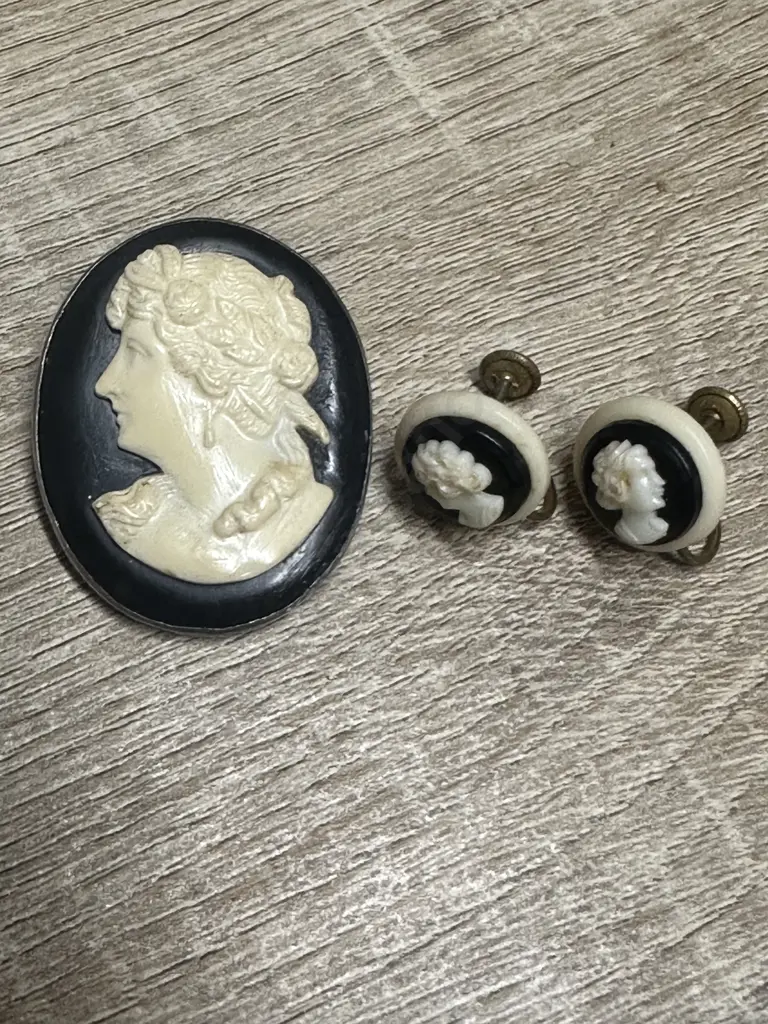 Vintage Black Raised Cameo Brooch Stamped & Earings Image 1++