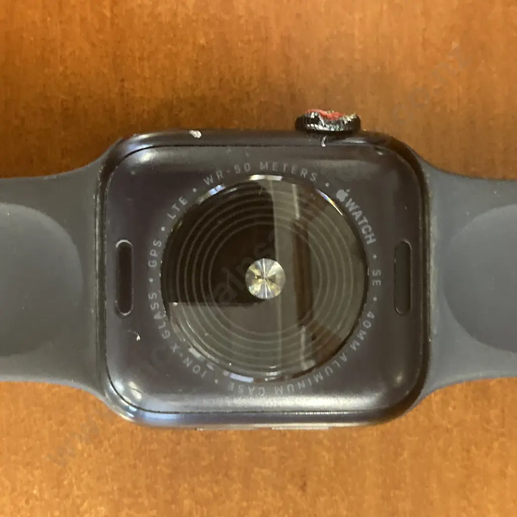 Black Apple Watch SE 40mm GPS LTE WR-50 Image 1++