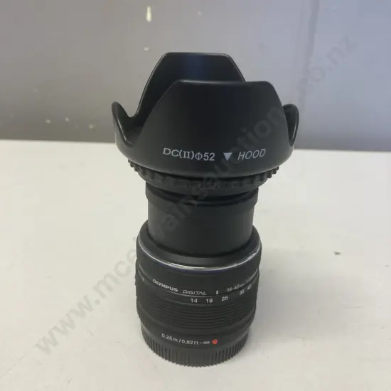 Olympus M.Zuiko 14-42mm f/3.5-5.6 II R Digital Lens Black MSC With Hood