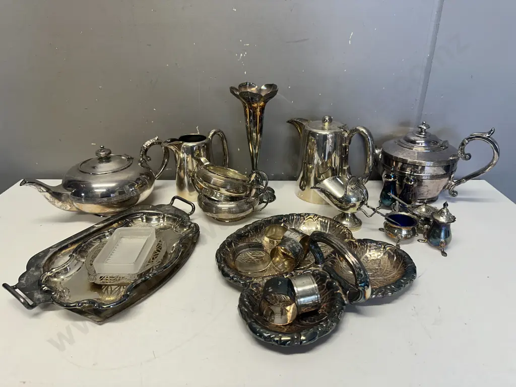 Assorted Silver Ware Items Image 1++