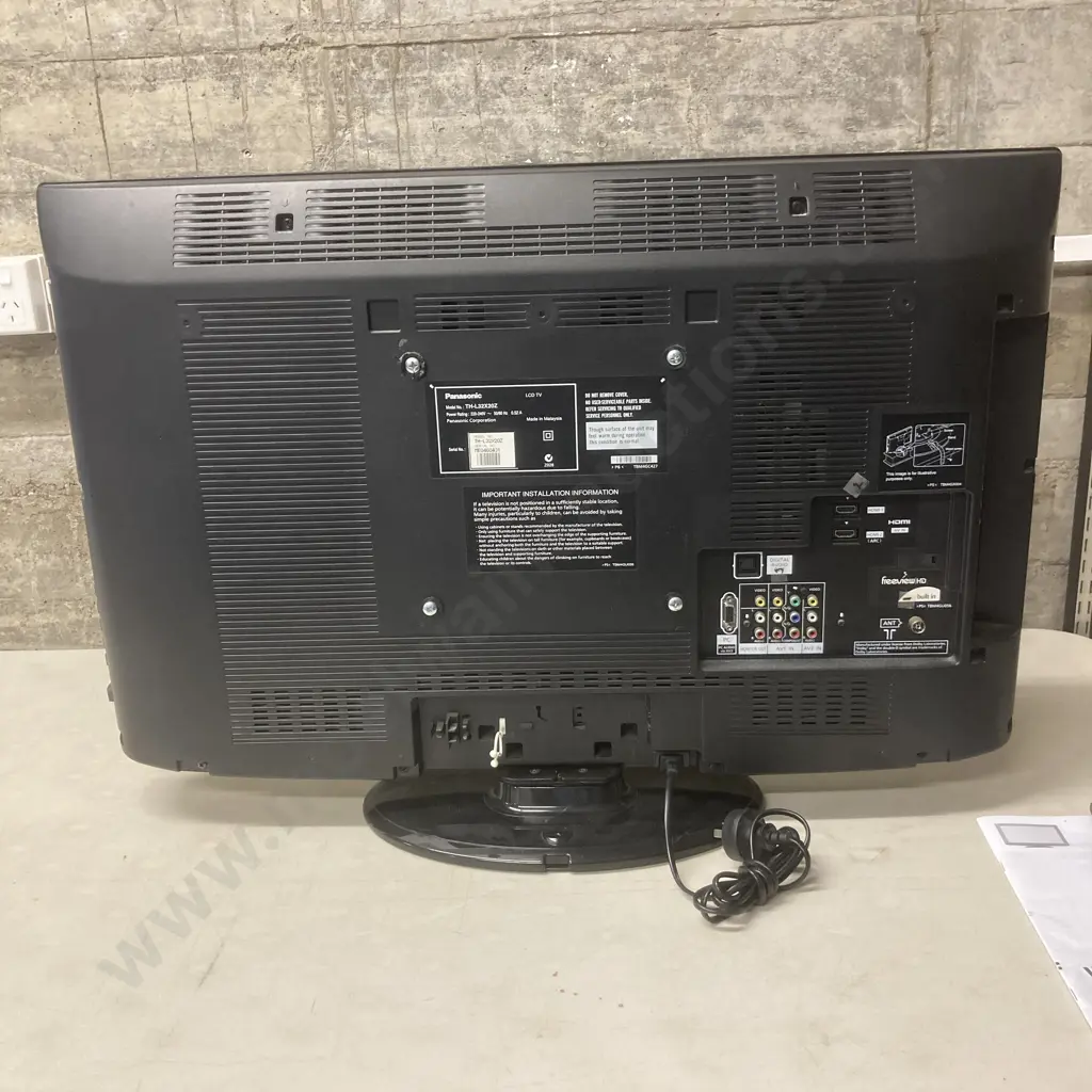 Panasonic VIERA TH-L32X10Z 32" LCD TV With Remote Control & Manual Image 1++