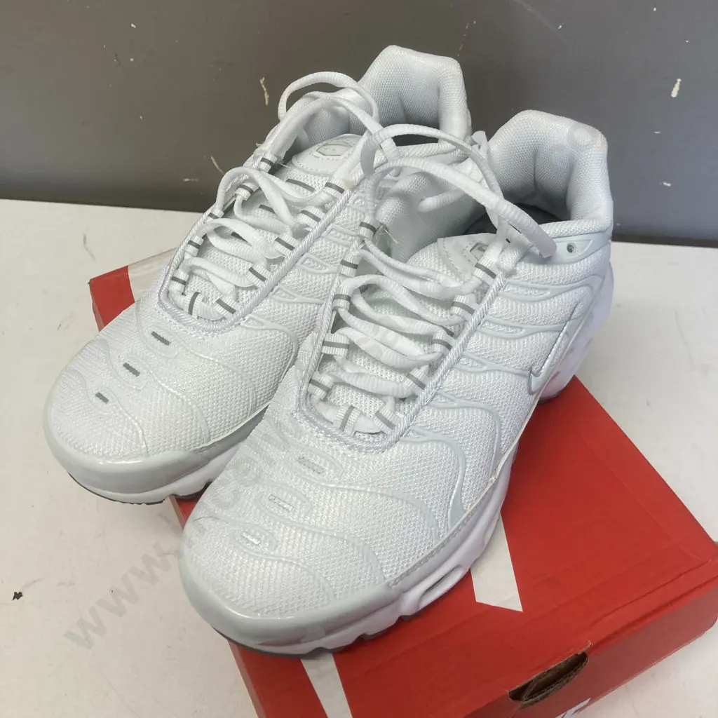 Nike Wmns Air Max Plus 8 White / Grey Image 1++