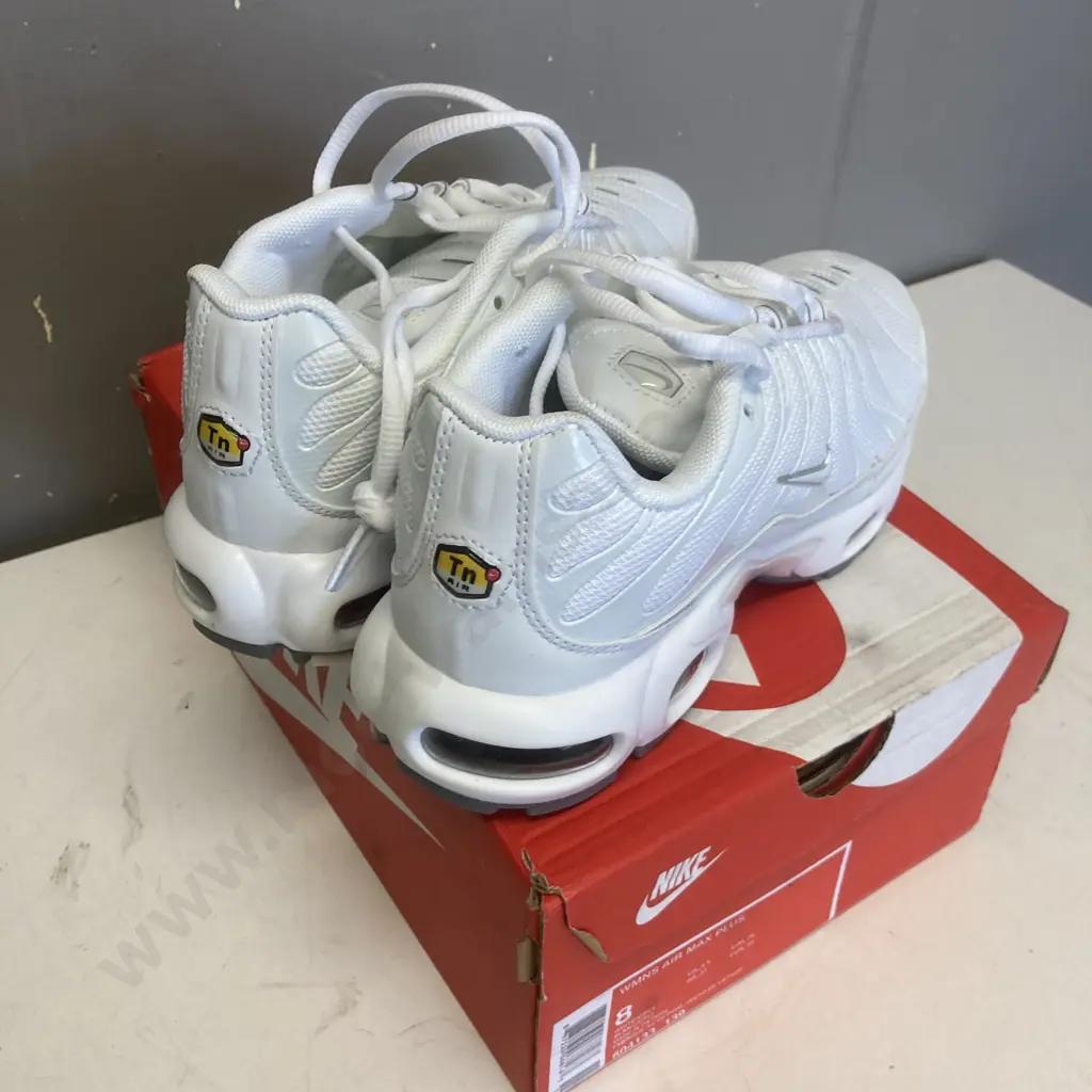 Nike Wmns Air Max Plus 8 White / Grey Image 1++