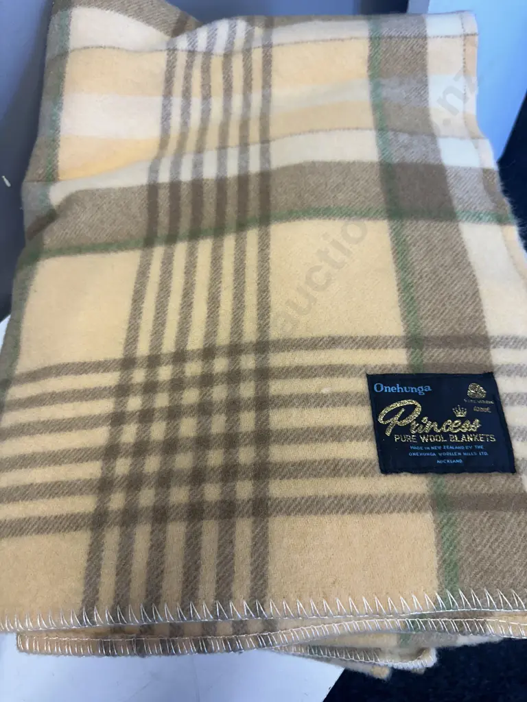 Pair of Single Woollen Blankets Onehunga Princess Tan / Brown & Green Image 1++