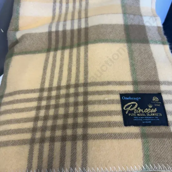 Pair of Single Woollen Blankets Onehunga Princess Tan / Brown & Green