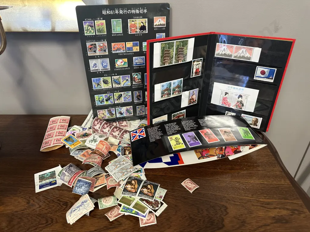 Selection Of Stamps Including Souviner Pack Etc Image 1++