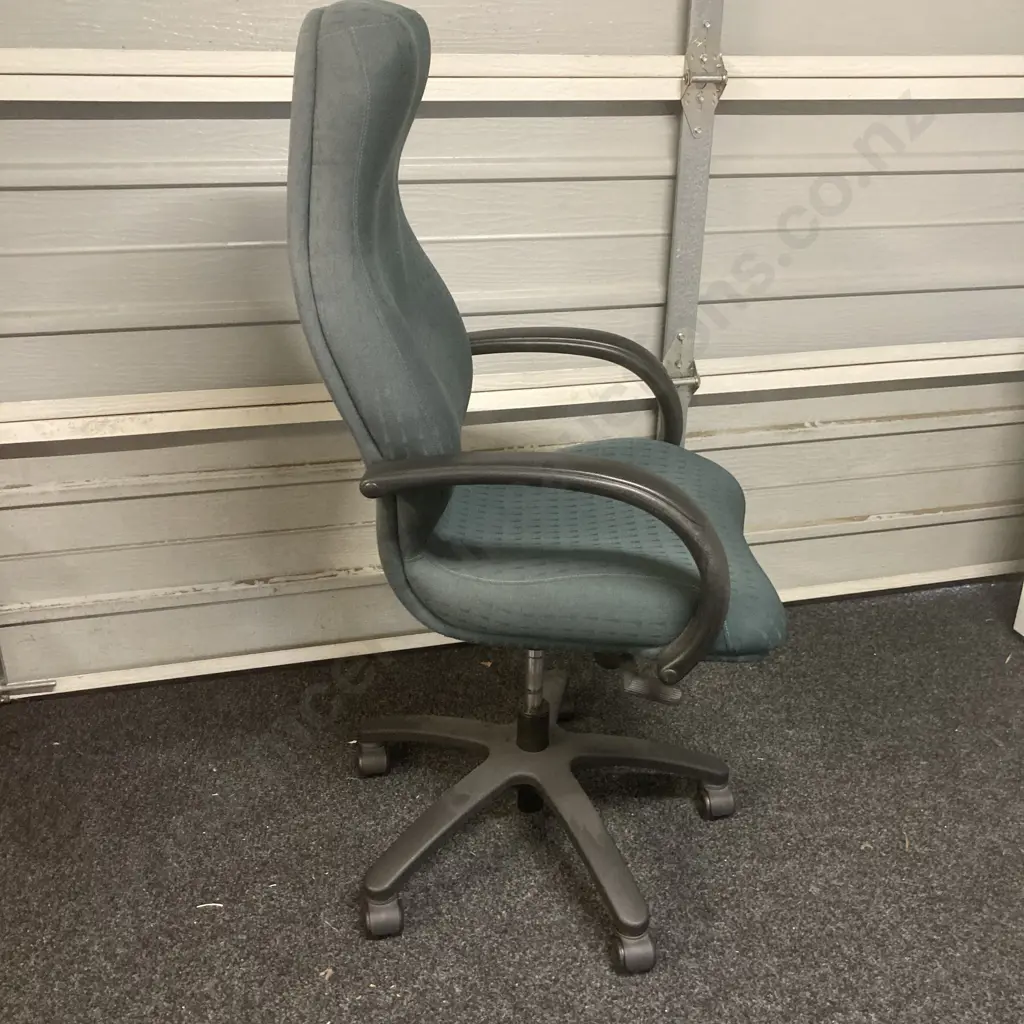 EOS 2 Lever Highback Armed Office Chair, Green Fabric Image 1++