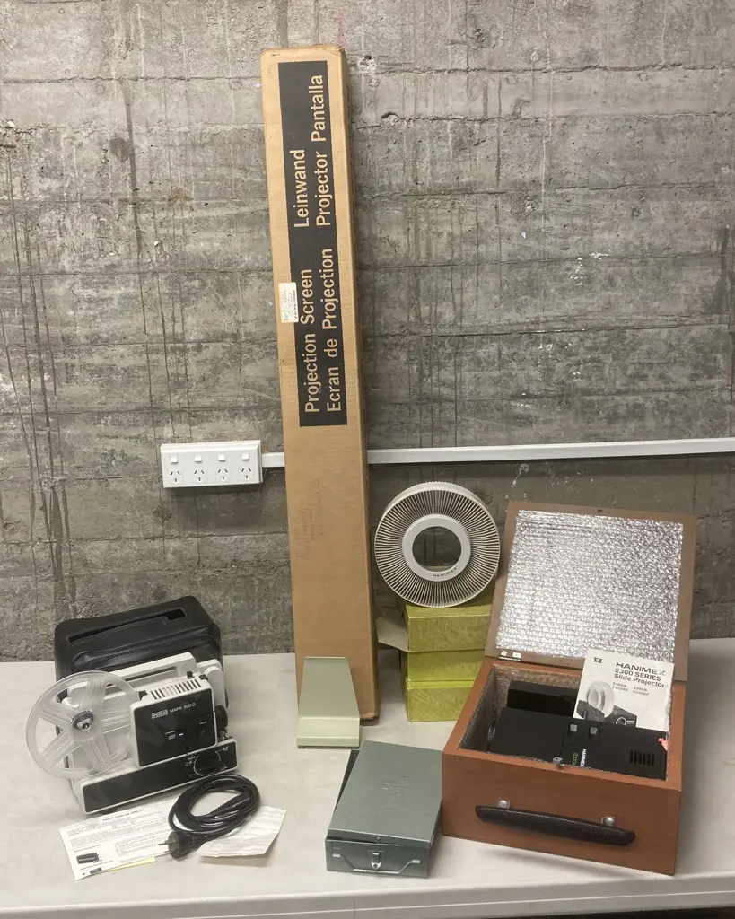 Hanimex 2300A Slide Projector, 3 Drums, Eumig Mark 600D Projector, Leinwald Projector Screen Image 1++