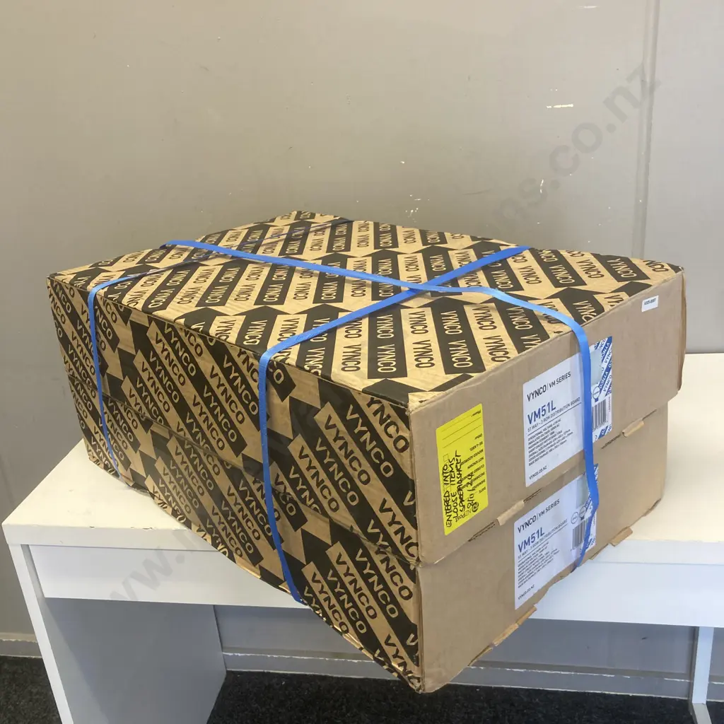 Pair of Vynco / VM Series VM51L 51 Way - 3 Row Distribution Boards Image 1++