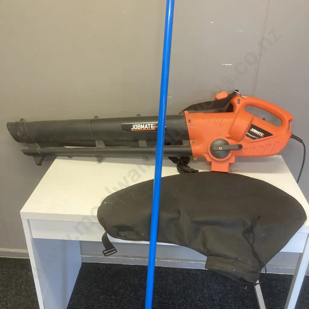 Jobmate Electric Blower Vac & Extending House Wash Brush Image 1++