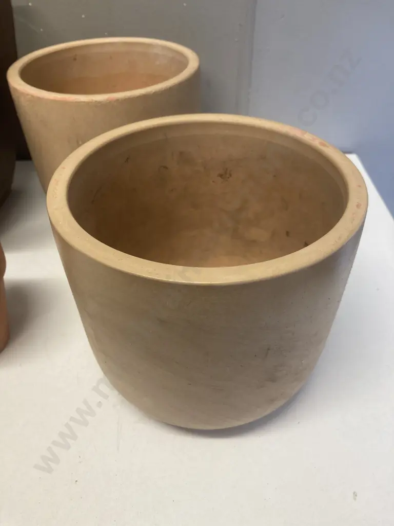 Lot of Five Terracotta Plant Pots, Burgundy Glazed 23 & 24cm, Pair of NOUVEAU Indoor Ellie 18cm Peach Pots, & Small Pot Image 1++