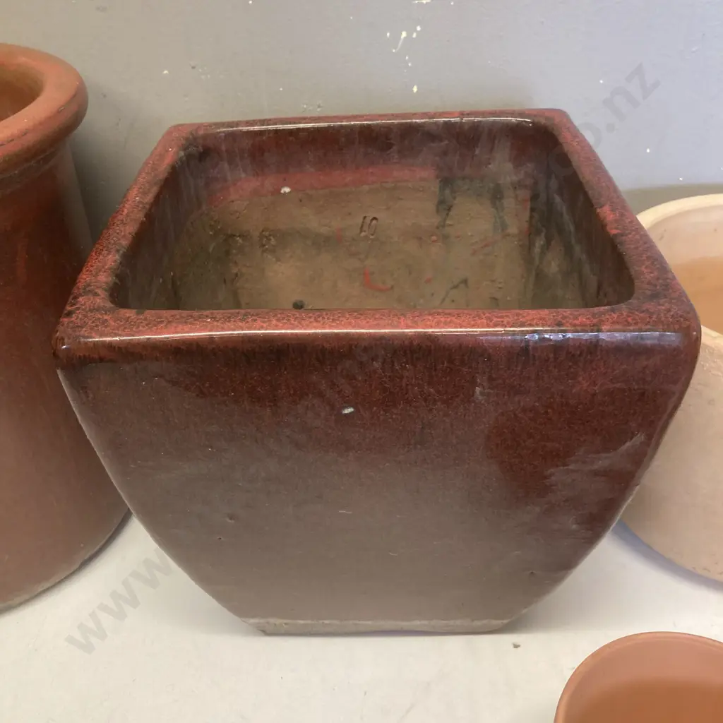 Lot of Five Terracotta Plant Pots, Burgundy Glazed 23 & 24cm, Pair of NOUVEAU Indoor Ellie 18cm Peach Pots, & Small Pot Image 1++