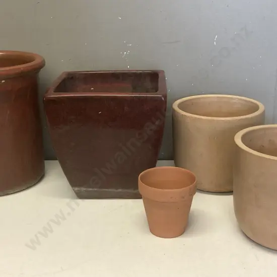 Lot of Five Terracotta Plant Pots, Burgundy Glazed 23 & 24cm, Pair of NOUVEAU Indoor Ellie 18cm Peach Pots, & Small Pot