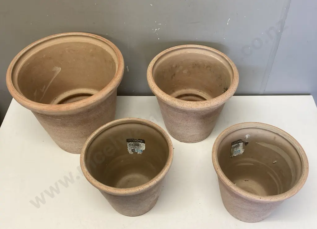 Set of Four DEROMA Etrusca Plant Pots - 20, 25 & 29cm Image 1++