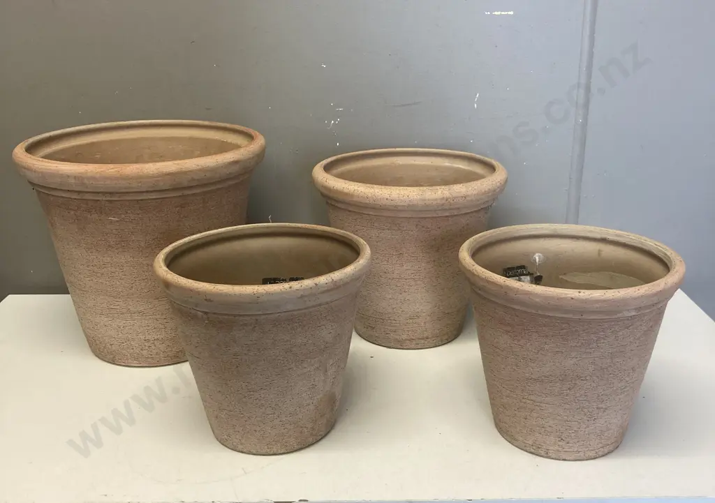 Set of Four DEROMA Etrusca Plant Pots - 20, 25 & 29cm Image 1++